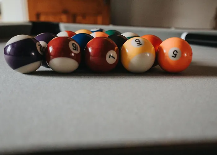 Vibrant & Spacious 3br House, Near & Salford Quays, Free Parking شقة *