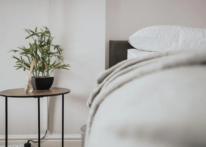 Vibrant & Spacious 3br House, Near & Salford Quays, Free Parking Apartman *