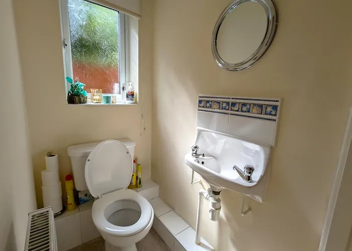 Feriehus Spacious 4 Bed Riverside *