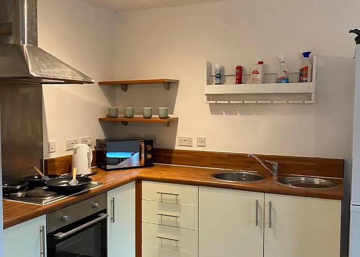 2 Bedroom 2 Bathroom Centre *