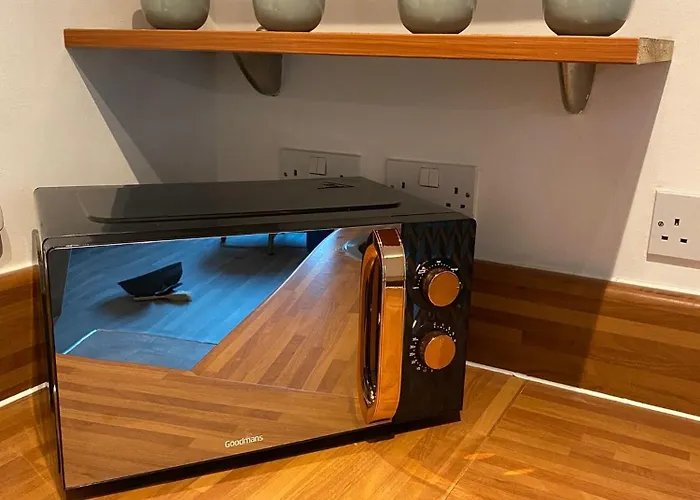 2 Bedroom 2 Bathroom Centre