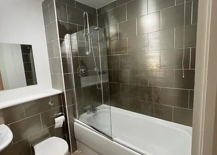 公寓 2 Bedroom 2 Bathroom Centre *