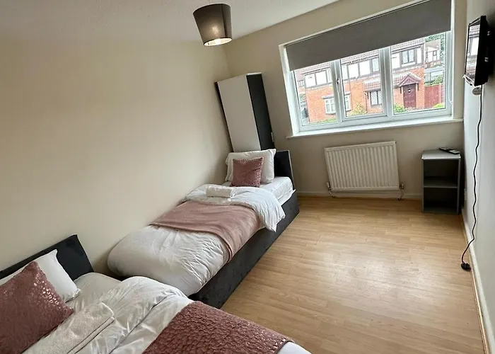 3 Bedroom Close To Stadium And Coop Live * מנצ'סטר