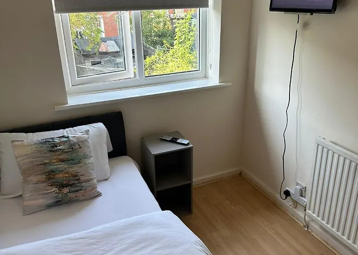 3 Bedroom Close To Stadium And Coop Live *