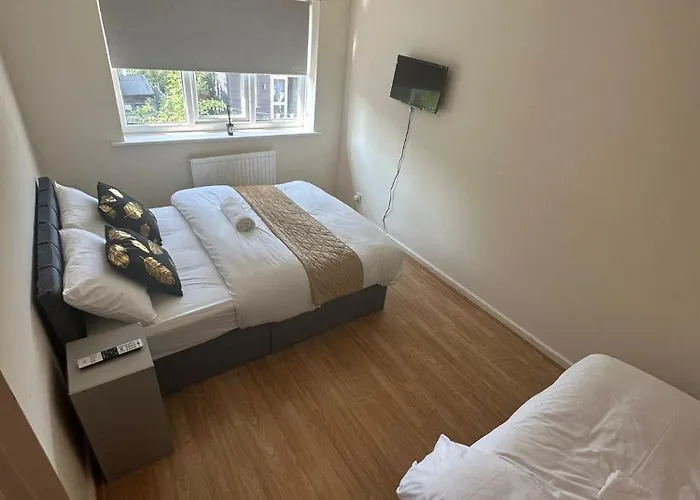 3 Bedroom Close To Stadium And Coop Live דירה מנצ'סטר