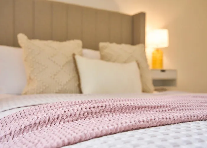 Chic Family With Garden Fire Pit & Event Space, Hot Tub * Μάντσεστερ