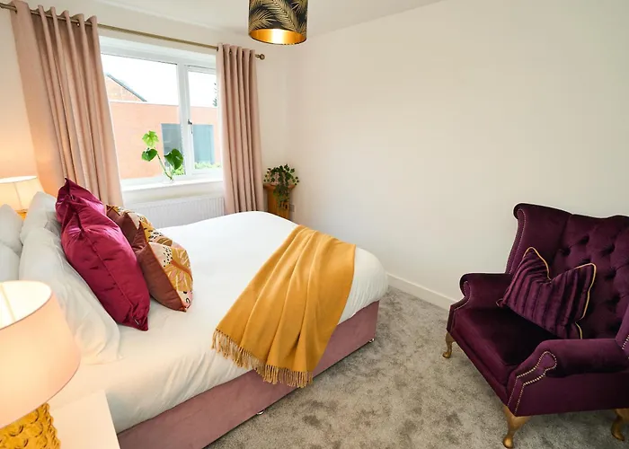 Σπίτι διακοπών Chic Family With Garden Fire Pit & Event Space, Hot Tub