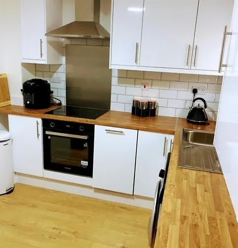 Live Coop Apartment-entire House With Free Parking And Garden- Etihad Stadium Dom wakacyjny *