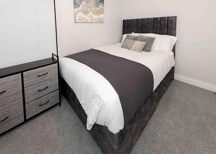 Beautiful, Peaceful, 5 Bedroom With Hot Tub!