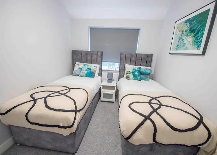 Beautiful, Peaceful, 5 Bedroom With Hot Tub!