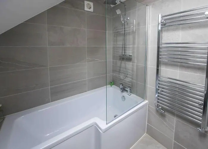Beautiful, Peaceful, 5 Bedroom With Hot Tub! Prázdninový dům Manchester