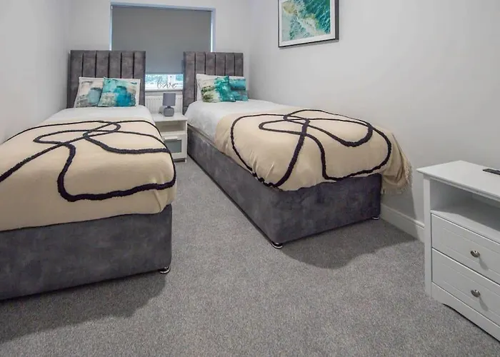 Beautiful, Peaceful, 5 Bedroom With Hot Tub!