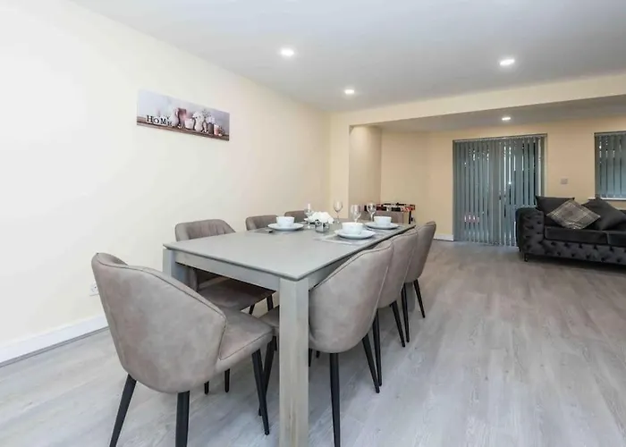 Beautiful, Peaceful, 5 Bedroom With Hot Tub! 別荘