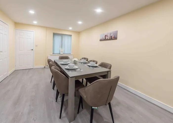 Beautiful, Peaceful, 5 Bedroom With Hot Tub! マンチェスター