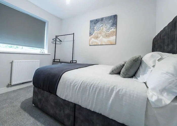 Beautiful, Peaceful, 5 Bedroom With Hot Tub! *