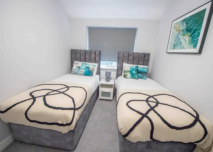 Beautiful, Peaceful, 5 Bedroom With Hot Tub! 別荘 *