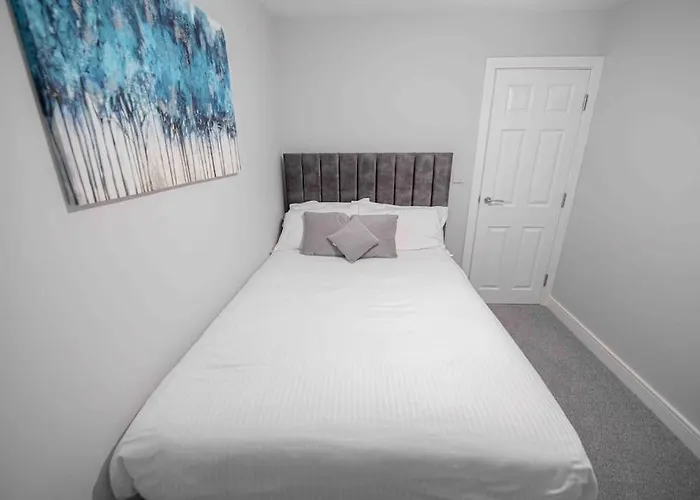 Beautiful, Peaceful, 5 Bedroom With Hot Tub! *