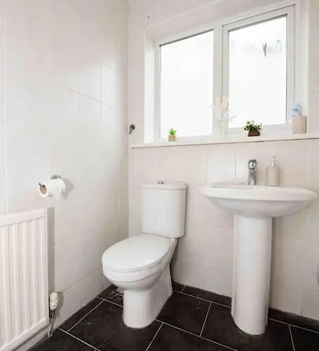 Beautiful, Peaceful, 5 Bedroom With Hot Tub!