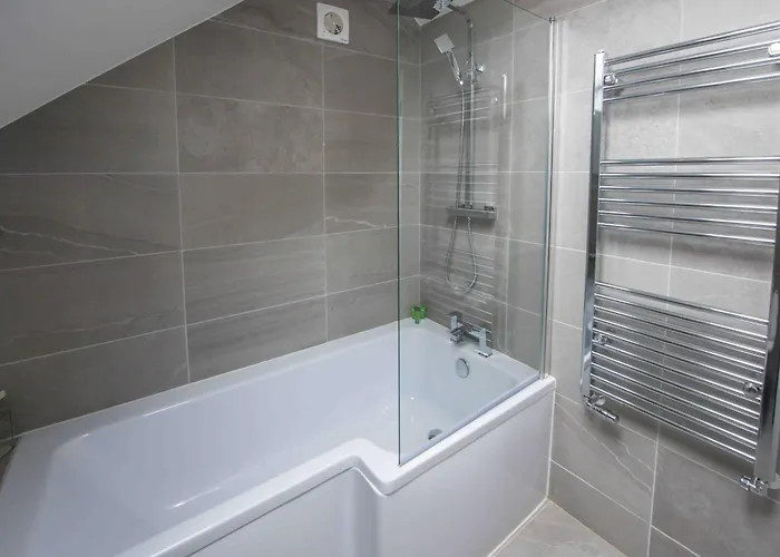 Beautiful, Peaceful, 5 Bedroom With Hot Tub! Prázdninový dům