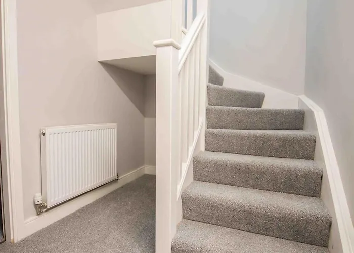 Beautiful, Peaceful, 5 Bedroom With Hot Tub! 別荘 *