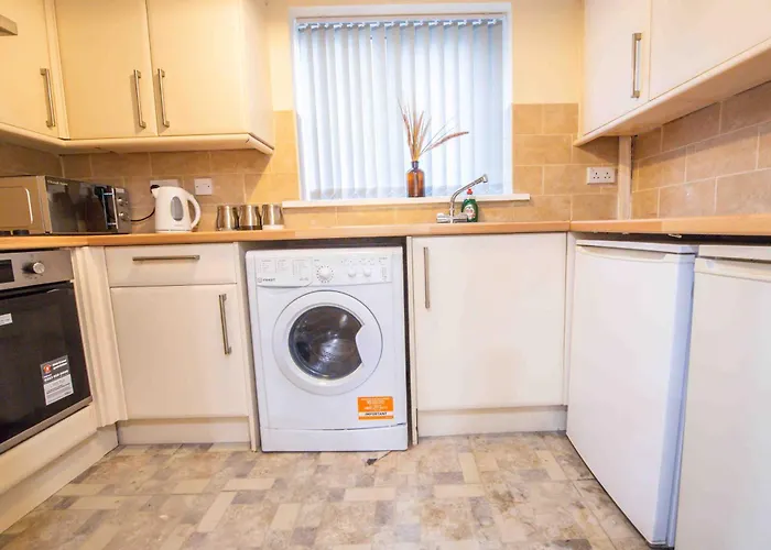 Beautiful, Peaceful, 5 Bedroom With Hot Tub! *