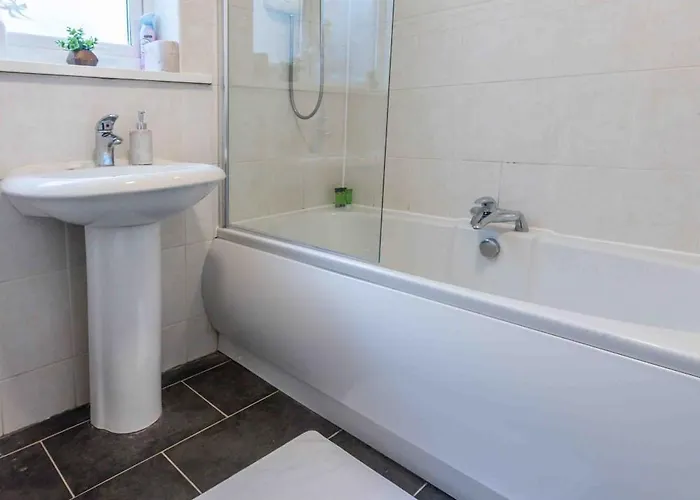 別荘 Beautiful, Peaceful, 5 Bedroom With Hot Tub! *