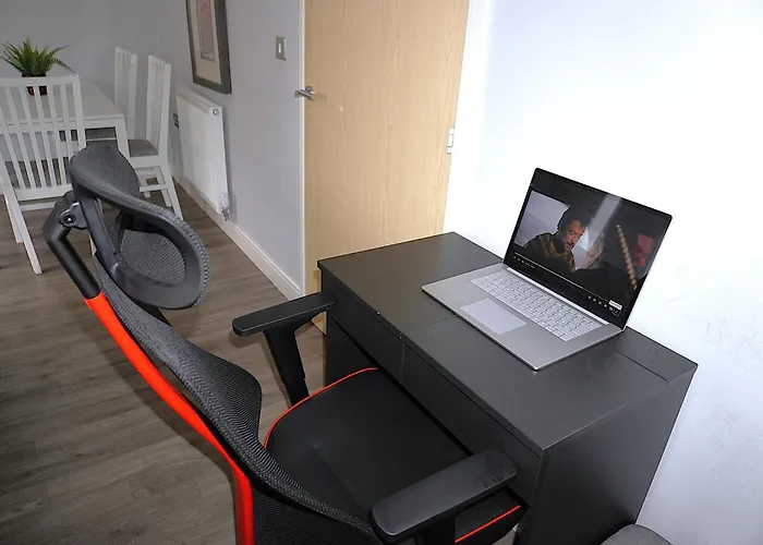 Rylance Luxury House - Free Parking Holiday home