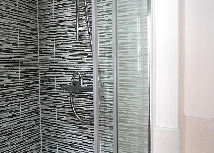 Kwatera prywatna Luxury - Pick A - Free Parking & Kitchen Access, Near Etihad Stadium, The Coop Live & Piccadilly Station,