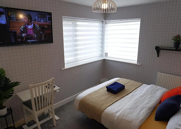 Luxury - Pick A - Free Parking & Kitchen Access, Near Etihad Stadium, The Coop Live & Piccadilly Station, Kwatera prywatna