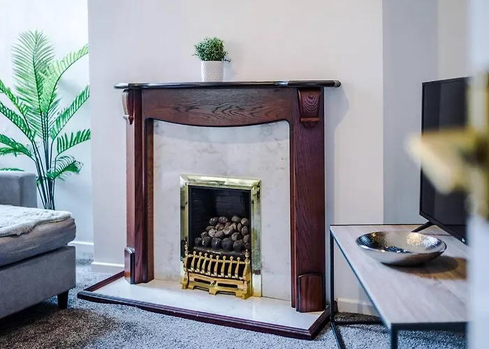 Comfy Four Bedroom House With Parking * מנצ'סטר