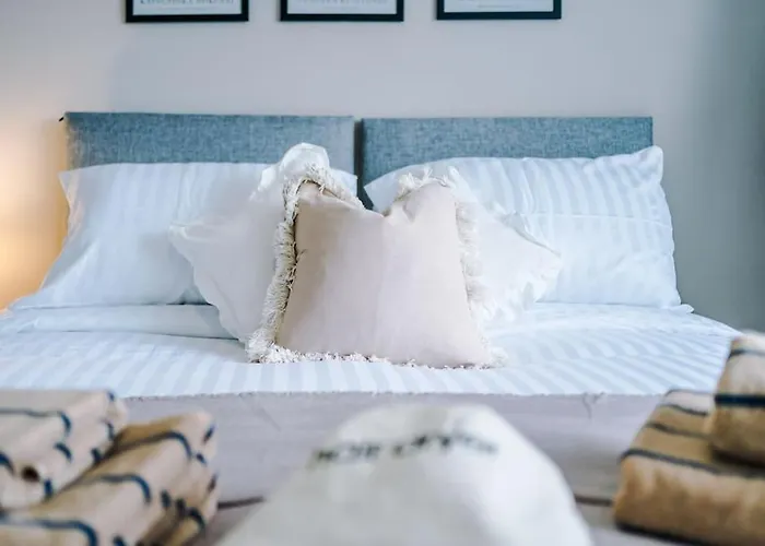 Apartamento Stylish Home, Games Room, Sleeps 6, Large Driveway, Perfect For Groups Mánchester