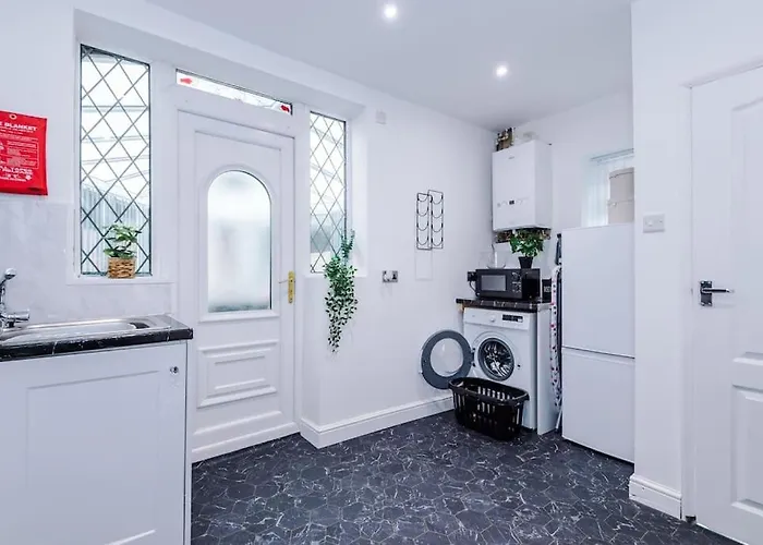 Apartamento Stylish Home, Games Room, Sleeps 6, Large Driveway, Perfect For Groups *