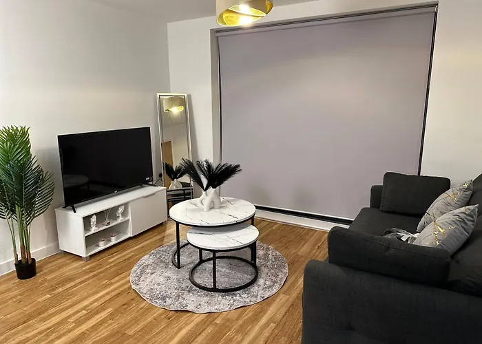 Luxury 2-bed High-rise In With Parking Manchester