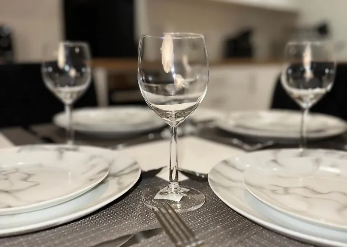 Apartmán Luxury 2-bed High-rise In With Parking