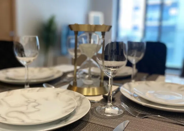 Luxury 2-bed High-rise In With Parking Manchester