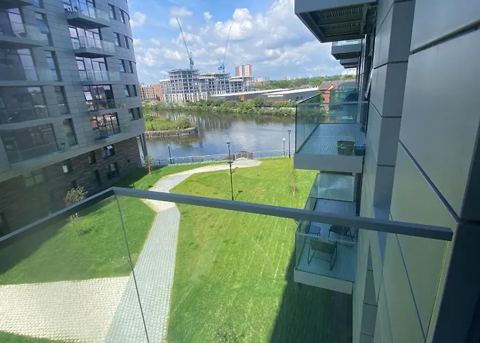 Luxury 2-bed High-rise In With Parking * Manchester