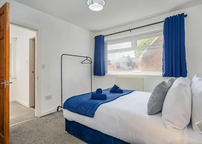 Spacious 4bed Home, Sleeps 10, Pool Table, Parking, Perfect For Groups * 맨체스터