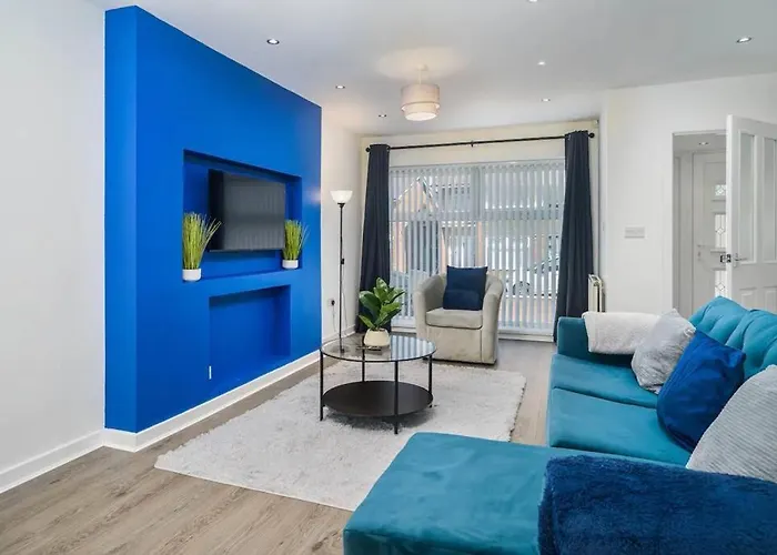 Spacious 4bed Home, Sleeps 10, Pool Table, Parking, Perfect For Groups 아파트