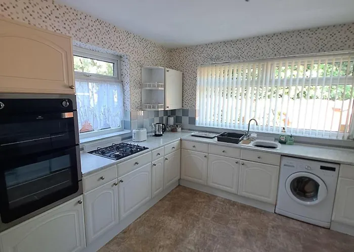 Dalton House - Three Bedroom Stretford Free Parking Near The Trafford Centre Манчестер