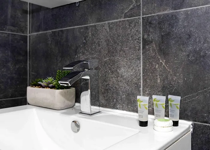 Apartment Vibrant 2br In Chorlton, Free Parking *