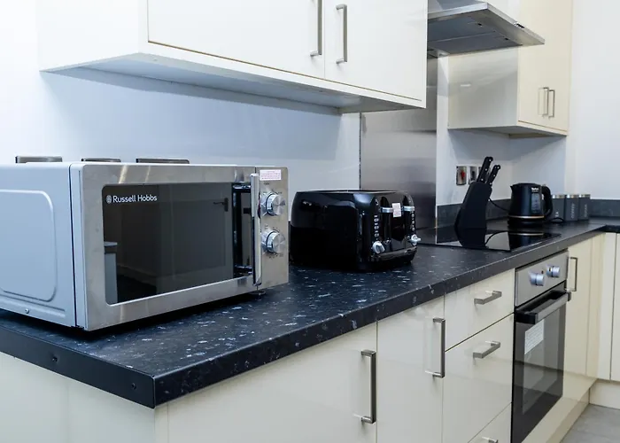 Spacious Ground Floor Near Old Trafford Stadium