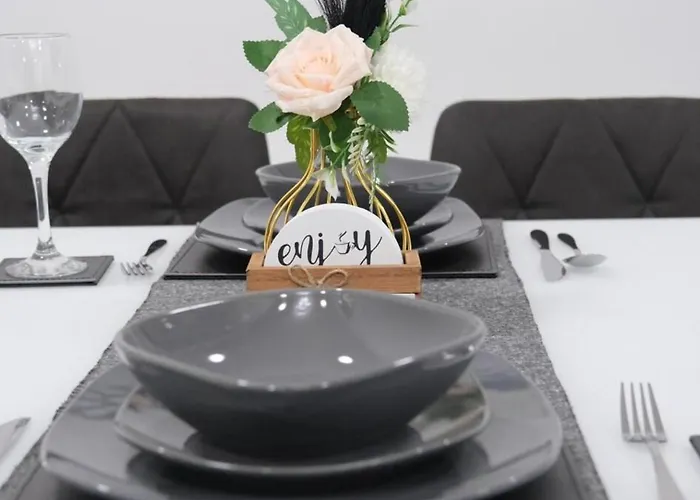 Entire 3-bed House Sleeps 5 W Parking Manchester