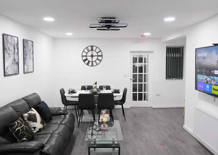 Entire 3-bed House Sleeps 5 W Parking