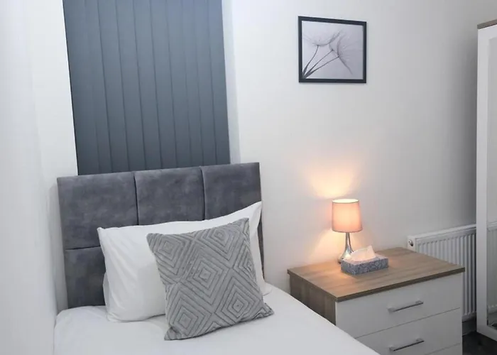 Entire 3-bed House Sleeps 5 W Parking Casa vacanze Manchester