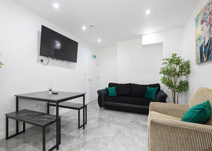 度假居 The Kent Luxury House Sleeps 14 Free Parking *