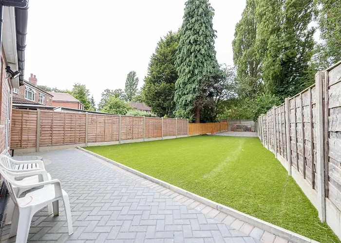 The Kent Luxury House Sleeps 14 Free Parking