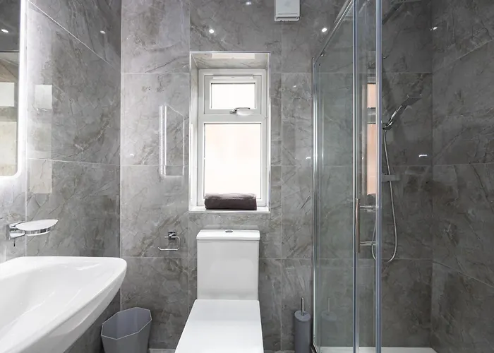 The Kent Luxury House Sleeps 14 Free Parking *