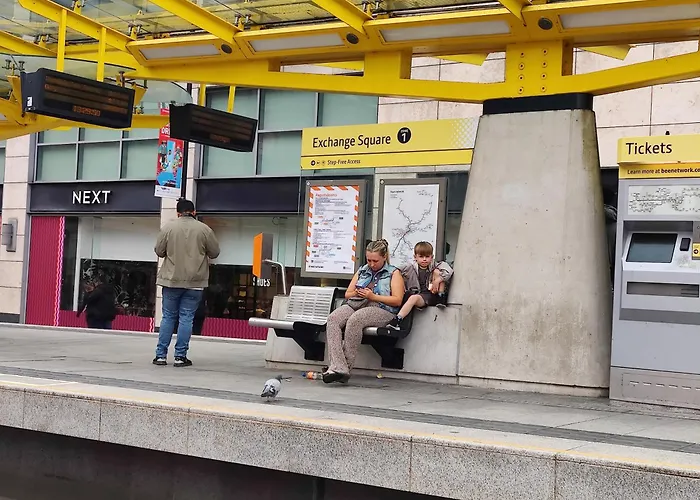 Apartament Free Private Parking - City Centre 2 Bedroom Ensuite Near Shopping & Financial Centre, Victoria Station & Ao