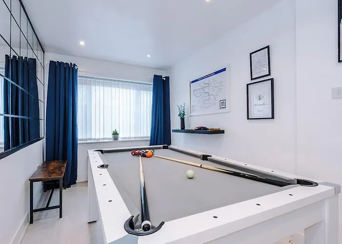 Sleeps 7, Games Room, Perfect For Groups, Driveway, Smart Tv, Available For Long Apartament