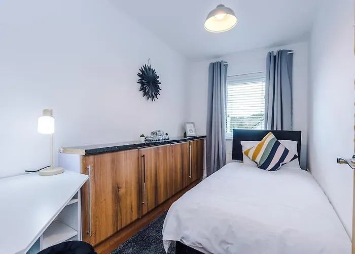 Sleeps 7, Games Room, Perfect For Groups, Driveway, Smart Tv, Available For Long Apartament